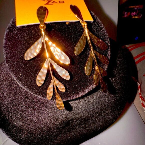 FERNTONE LEAF EARRINGS NEW - Picture 1 of 3